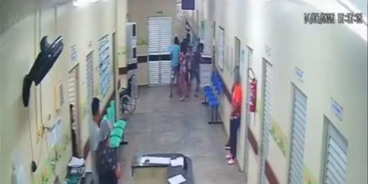 Invasão de familiares após morte de idosa causa destruição no hospital. Veja o vídeo