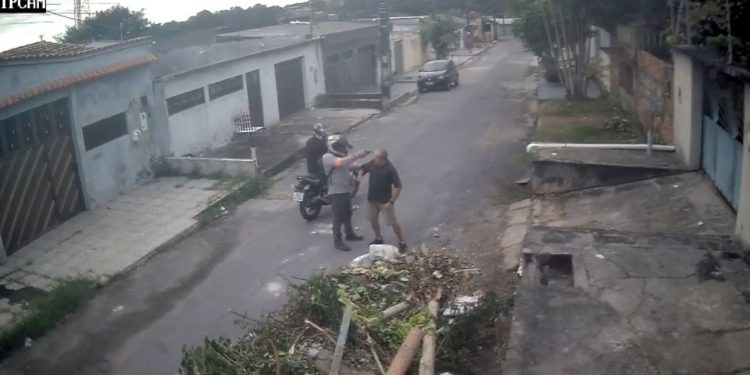 Com coronhada na cabeça, idoso é agredido e assaltado na Cidade Nova. Veja o vídeo