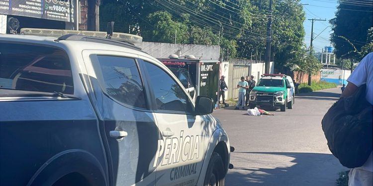 Atropelado a caminho do trabalho, vítima morreu e o motorista fugiu. Veja o vídeo