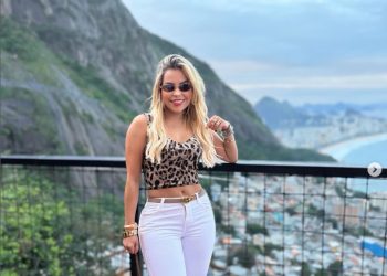 Poderosa e gostosa: prefeita surge de biquíni dançando forró. Veja o vídeo