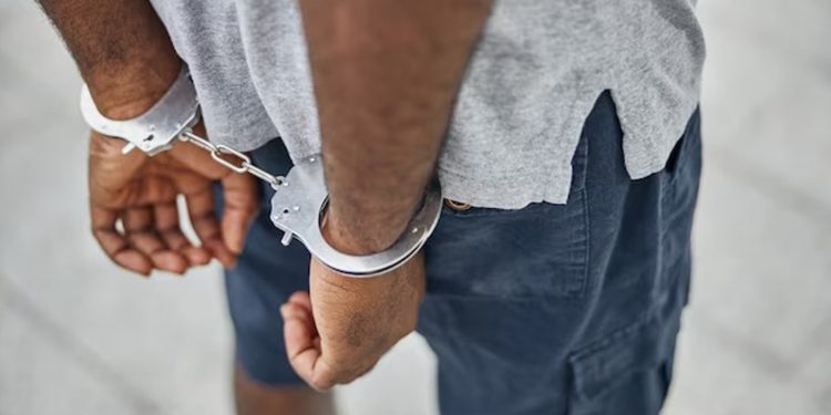 Abusou da sobrinha de 4 anos e foi flagrado pela mãe da vítima; ele foi preso