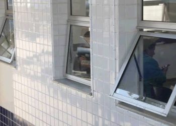 Pulou a janela do hospital após receber visita da esposa e amante juntas