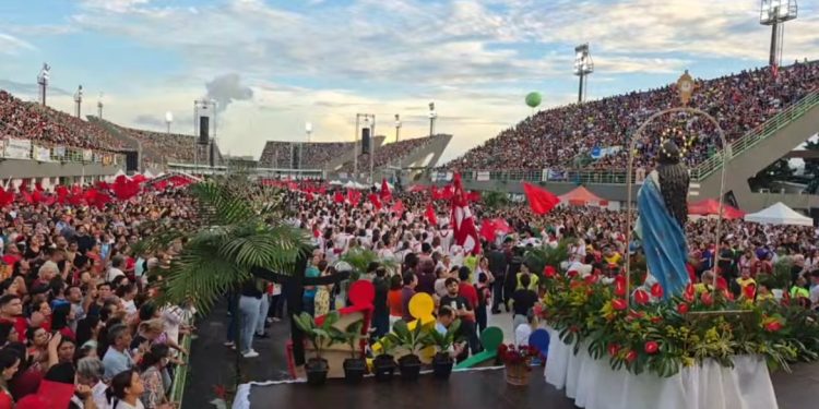 Pentecostes 2025 – Evento reúne milhares de fiéis no Sambódromo.
