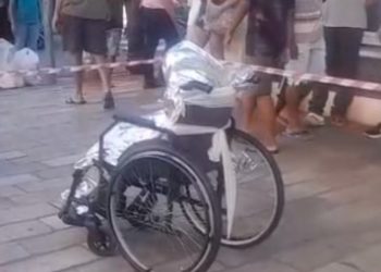 Filho é detido após empurrar o pai morto em cadeira de rodas no Centro