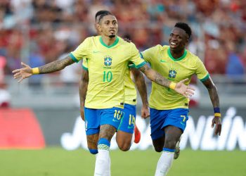 Seleção Brasileira busca vaga na Copa durante o jogo desta terça (10)