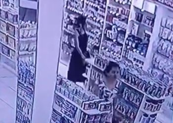 “Divas” da ZL furtam produtos de limpeza para não lavarem o cabelo com sabão Cutia. Veja o vídeo.