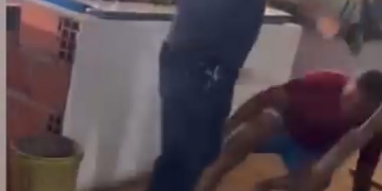 Confusão e violência em feira de Iranduba deixam um ferido. Veja o vídeo