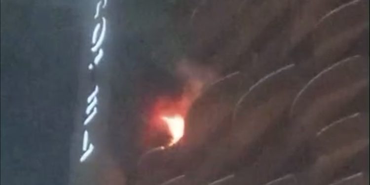 Incêndio atinge apartamento de hotel na Djalma Batista. Veja o vídeo