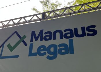 🔴David Almeida entrega mais de 400 registros definitivos de imóveis na zona Leste