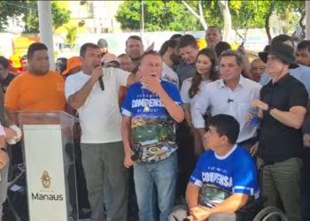 Prefeito David Almeida reinaugura a lagoa da Compensa