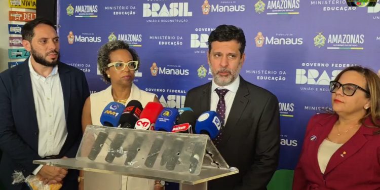 Prefeito David Almeida recebe ministro da Educação em visita à Cime em Manaus