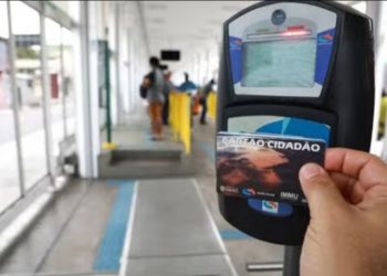 Transporte gratuito para estudantes: Prefeito assina projeto do Passe Livre Estudantil