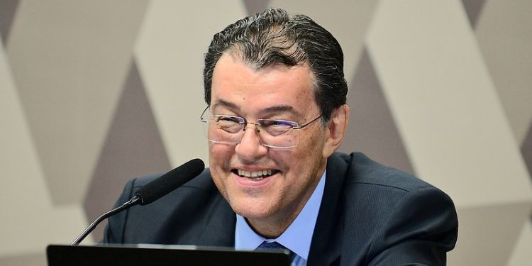 Eduardo Braga celebra inclusão dos aeroportos de Parintins, Itacoatiara e Barcelos em programa federal de modernização