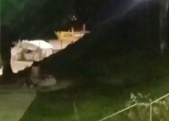 “No escurinho, toma!” Casal é filmado fazendo sex@ na Ponta Negra. Veja o vídeo