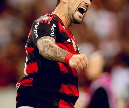 5 X 0 – Flamengo dá lavagem no Fortaleza e vira líder do Brasileirão