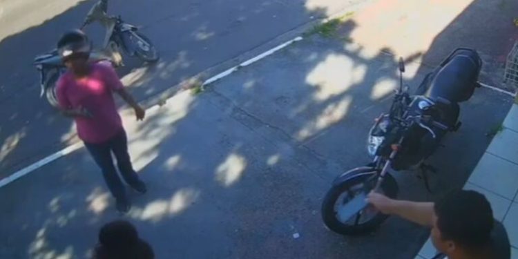 Câmeras flagram assalto no Jorge Teixeira; assaltante foi preso