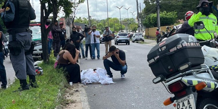 Acidente causa morte de homem e esposa fica gravemente ferida