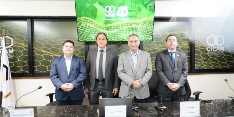 Comissão CIEAM de Comércio Exterior discute operações aduaneiras com representante da Receita Federal
