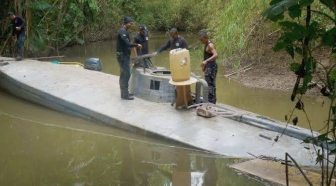 Federal apreende narcossubmarino que levaria droga para a Europa