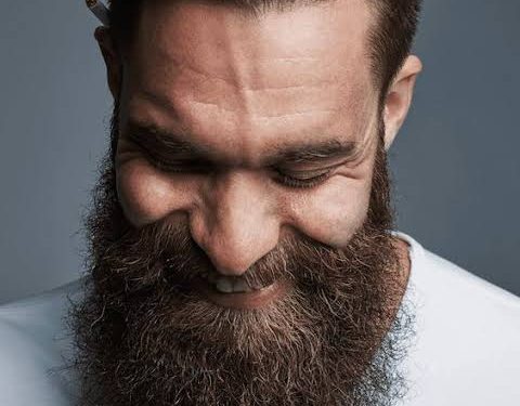 “Marrolha!” – Barbas têm mais micróbios que privadas? O que diz a ciência