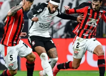 Sob olhar de Ancelotti, Corinthians só empata sem gols com o Vitória