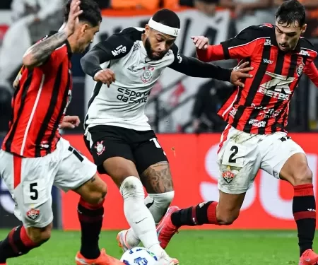 Sob olhar de Ancelotti, Corinthians só empata sem gols com o Vitória