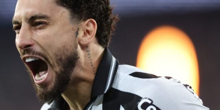 Botafogo vence Ceará em jogo de 5 gols