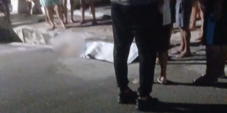 Pistoleiros metem bala em homem no meio da rua no bairro Presidente Vargas