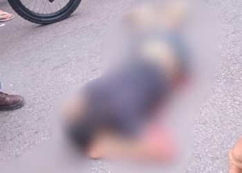 Na garupa de moto, jovem é baleado e morre no meio da avenida no Japiim