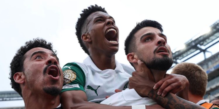 Palmeiras vence Al Ahly e fica mais perto das oitavas da Copa de Clubes