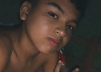 Adolescente de 13 anos morre afogado em flutuante após choque elétrico em Manaus