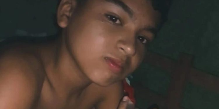 Adolescente de 13 anos morre afogado em flutuante após choque elétrico em Manaus
