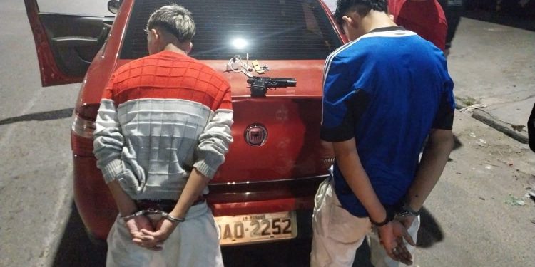 Com arma falsa, grupo é detido pela polícia no bairro Cidade de Deus