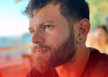 Levou chifre, voltou com a esposa pra dar o troco, e foi traído de novo