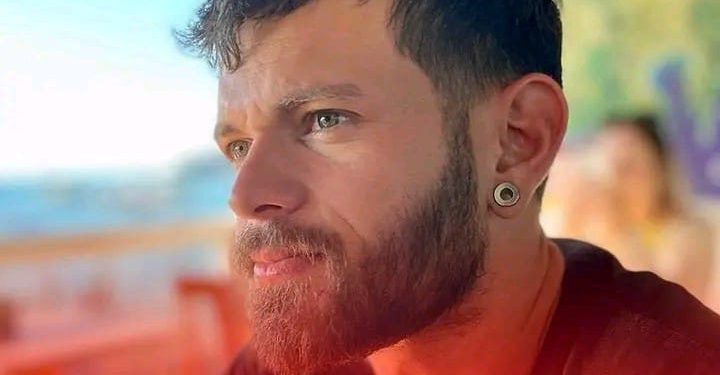 Levou chifre, voltou com a esposa pra dar o troco, e foi traído de novo