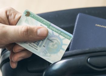 Venda de green cards falsos e fraude levam brasileiro à prisão nos EUA