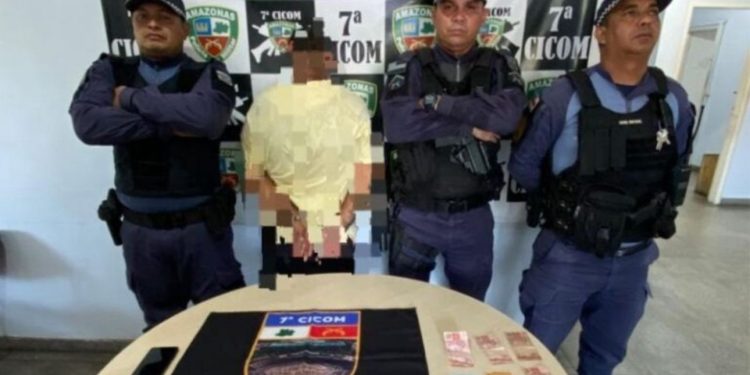 Tentou correr da PM, mas foi alcançado e preso por tráfico de drogas