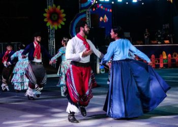 Mais de 70 grupos se apresentam no Festival Folclórico do Amazonas