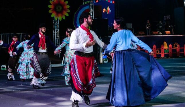 Mais de 70 grupos se apresentam no Festival Folclórico do Amazonas