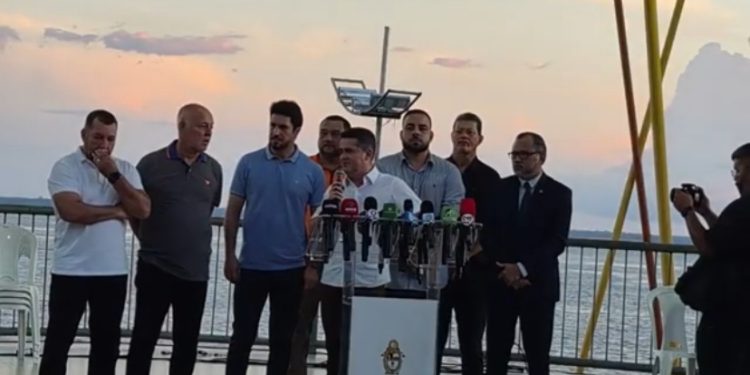 COLETIVA: Prefeito David Almeida apresenta novas viaturas blindadas da corporação