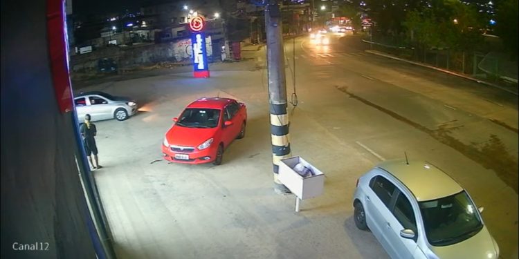 Assaltou drogaria e pegou tiro ao tentar fugir da polícia no Crespo. Veja o vídeo