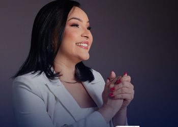 Segunda no Maskate na TV com a convidada Karla Costa; o programa começa às 12h45