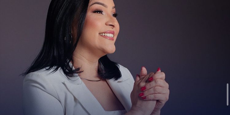 Segunda no Maskate na TV com a convidada Karla Costa; o programa começa às 12h45