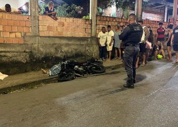 Perdeu a vida ao colidir contra carro; três pessoas ficaram feridas e um morreu