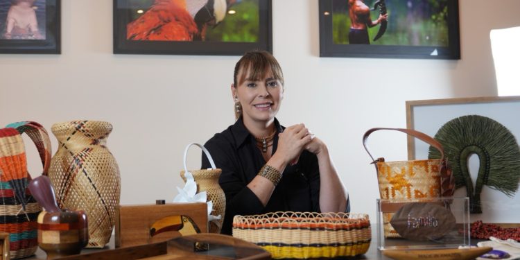 Artesãos da floresta ganham vitrine nacional por meio de e-commerce criado no Amazonas