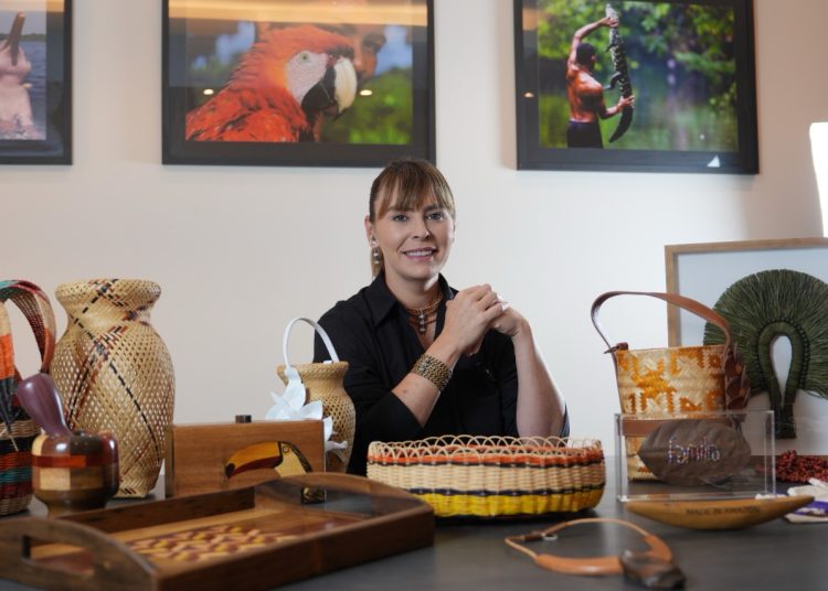 Artesãos da floresta ganham vitrine nacional por meio de e-commerce criado no Amazonas