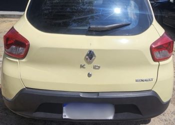Presa com placa de carro adulterada rondando na cidade