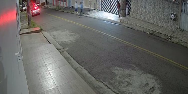 Veja o vídeo do momento da fuga dos criminosos que executaram empresário com mais de 10 tiros