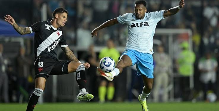 Vasco e Grêmio empatam em jogo tenso pelo Brasileirão