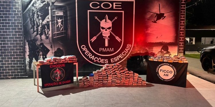 Escondia 165 quilos de drogas em casa e foi surpreendido pelos policiais que acharam os entorpecentes após denúncia